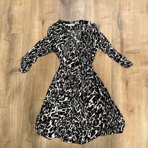 Calvin Klein Size 8 Animal Print Wrap Dress